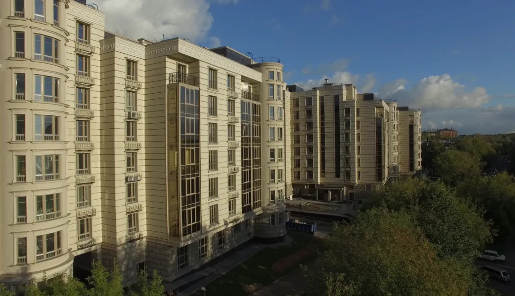 Сравнение новостроек у станций метро и в «пешей доступности»